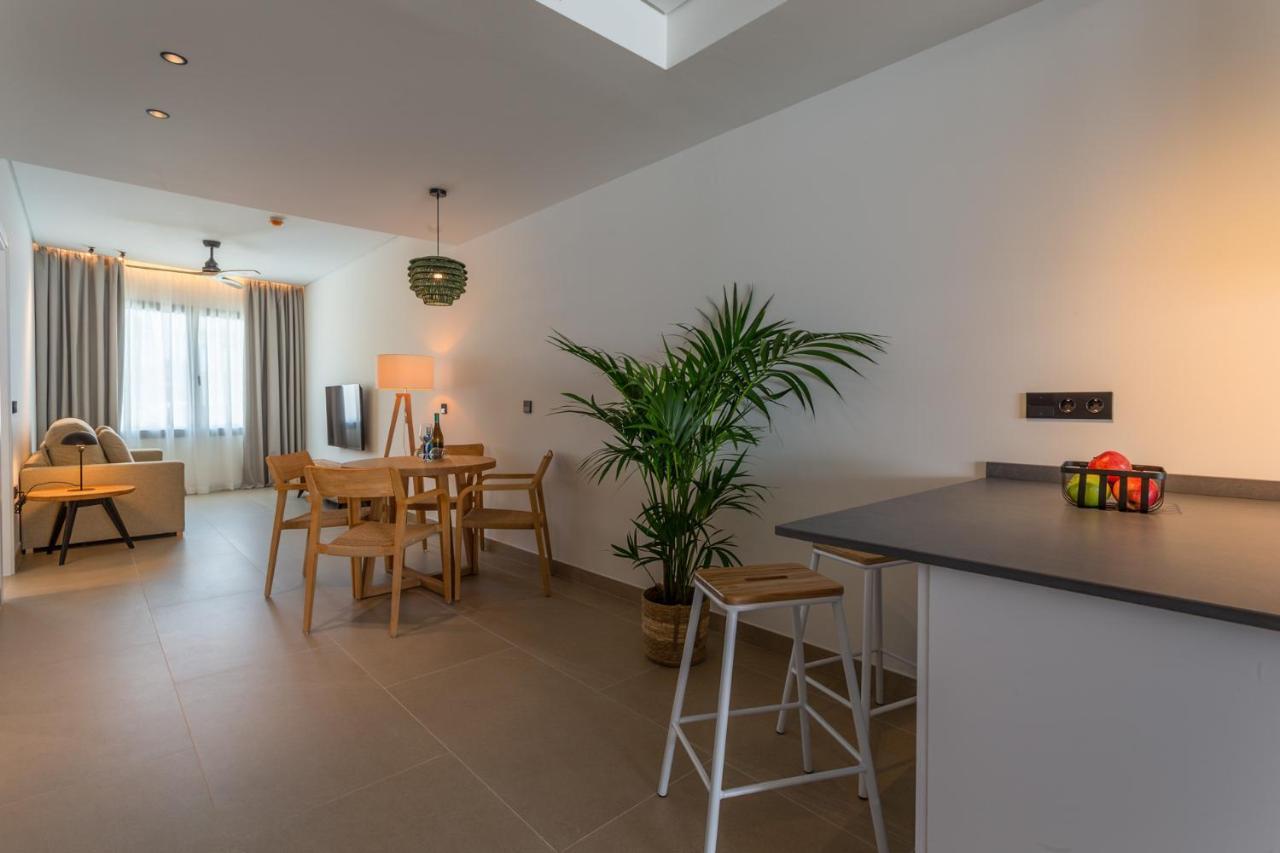 Hotel Apartamentos Hamus โกนิล เด ลาฟรอนเตรา ภายนอก รูปภาพ