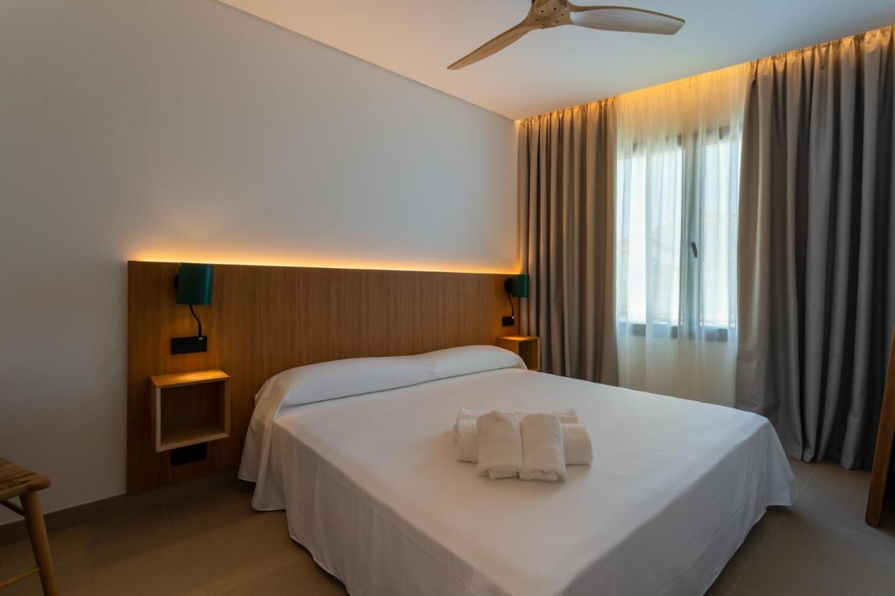 Hotel Apartamentos Hamus โกนิล เด ลาฟรอนเตรา ภายนอก รูปภาพ