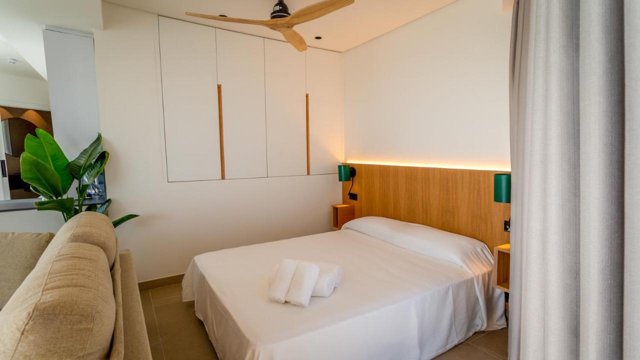 Hotel Apartamentos Hamus โกนิล เด ลาฟรอนเตรา ภายนอก รูปภาพ