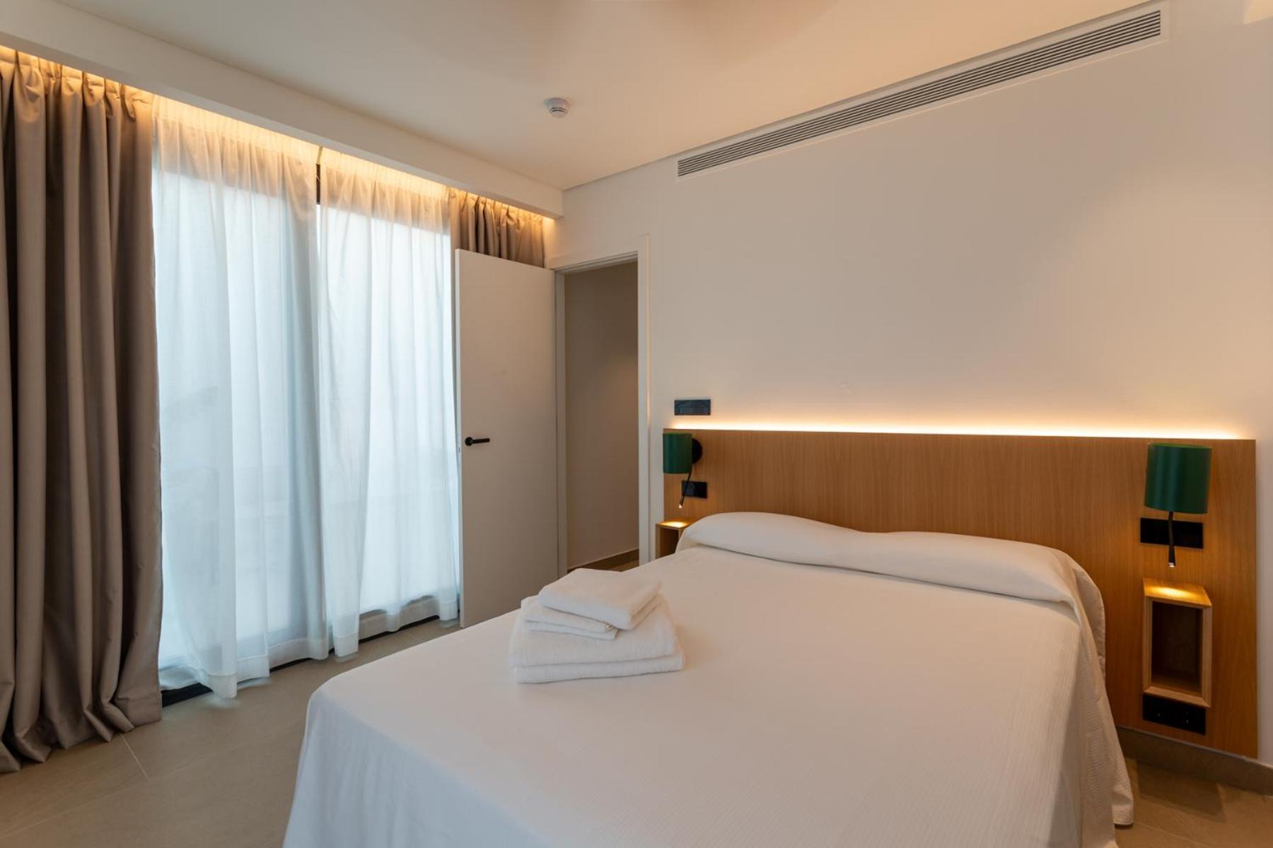 Hotel Apartamentos Hamus โกนิล เด ลาฟรอนเตรา ภายนอก รูปภาพ